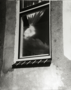 108594 Afbeelding van een venster van een pand aan de 2e Daalsedijk te Utrecht.N.B.De datum voor deze gebeurtenis is ...